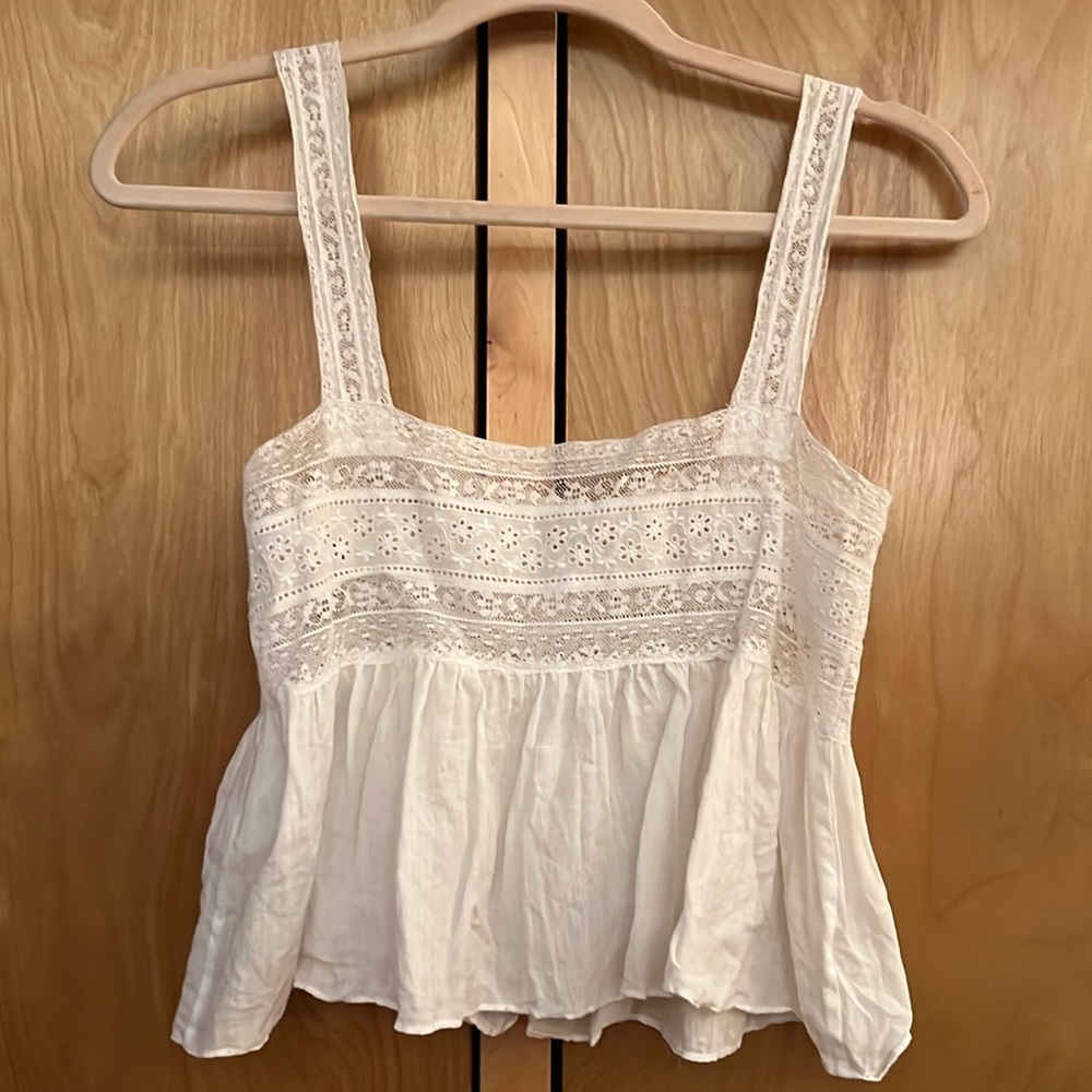 Doen Beaux cute crop top with lace detailing